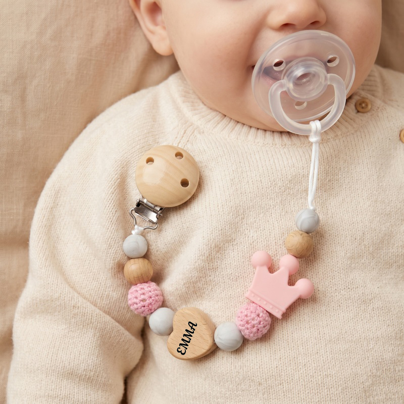 Baby Products Moisturizer - Персонализированный держатель для детской соски-пустышки: деревянное